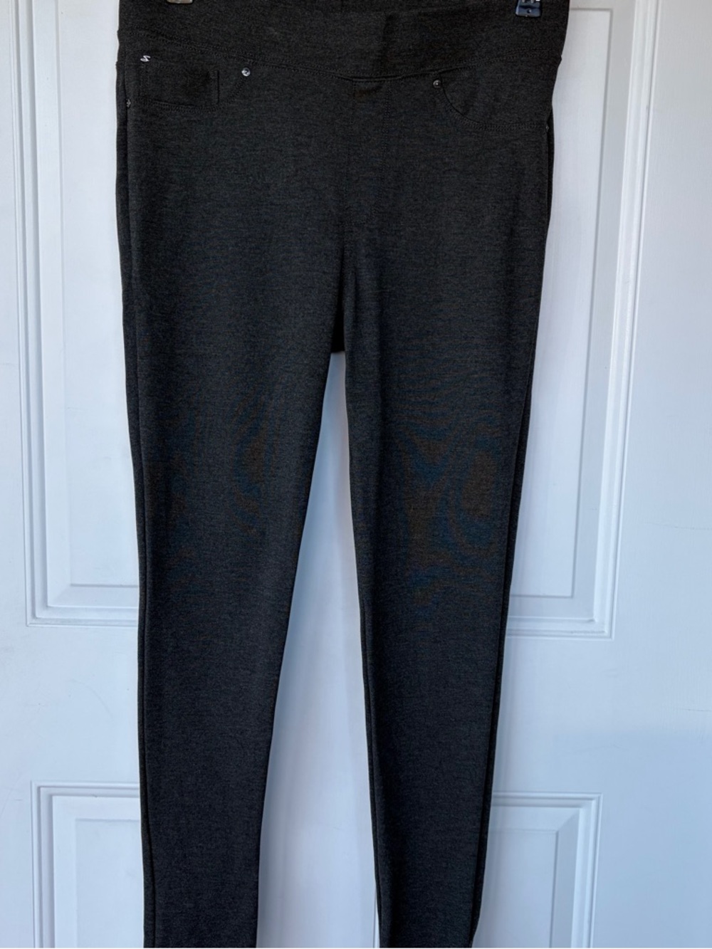 •Seven7• Ponte Pull-On Gray Leggings – Size Medium